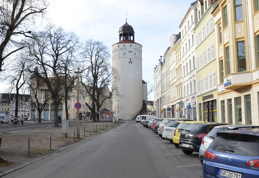 Dicker Turm