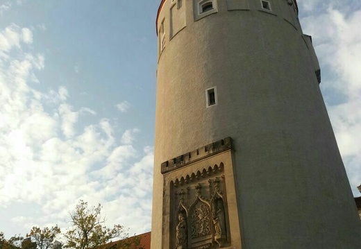 Dicker Turm
